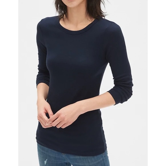 2/$20 🛍️ Gap Modern Long Sleeve Crewneck T-Shirt